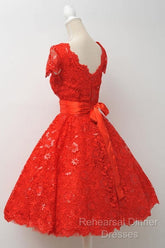 Gorgeous Scalloped-Edge Knee-Length Red Lace Homecoming Dress With Sash